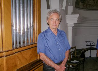 Římskokatolická farnost v Dobříši zve 16. 10. 2022 od 16.30 do kostela Nejsvětější Trojice na mimořádný benefiční koncert světově uznávaného varhaníka, pedagoga Karla Paukerta