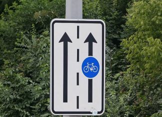 Dobříšské okénko pro řidiče: Vyhrazený jízdní pruh pro cyklisty