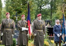 Slavnostní uložení ostatků válečného hrdiny Vladislava Soukupa v Dobříši