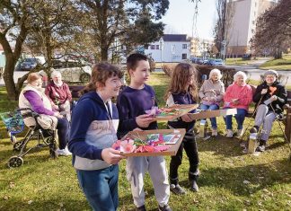 Malé přáníčko, velká radost: Děti potěšily seniorky ke Dni žen