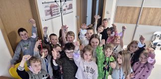 Škola žije naplno: Výprava za obry, divadlo i rekordman z La Manche!